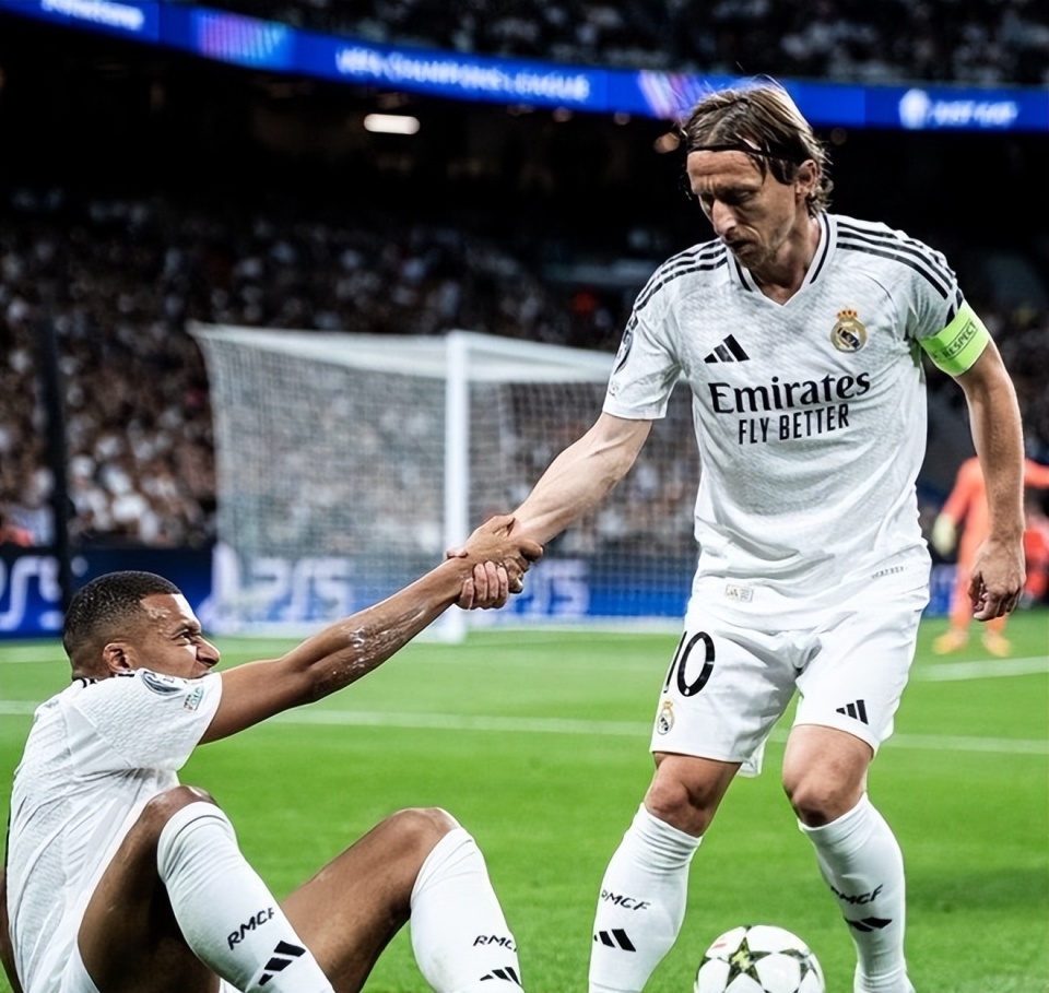 3次主罚同1点球均被扑 罗马失点帽子戏法0-1不敌里尔